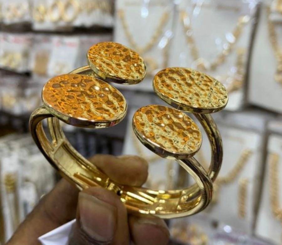 Bangle bracelet